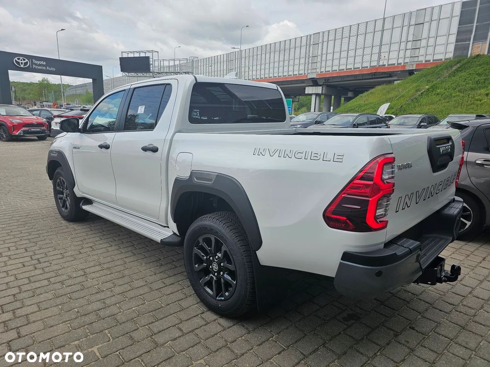 Toyota Hilux 2.8 D-4D Double Cab Invincible 4x4 - 6