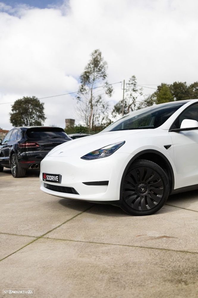 Tesla Model Y Standard RWD - 8