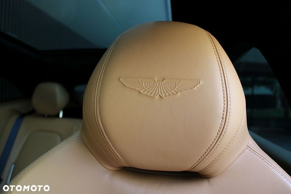 Aston Martin DBX - 15