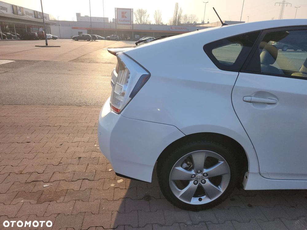 Toyota Prius 1.8 HSD Prestige - 10