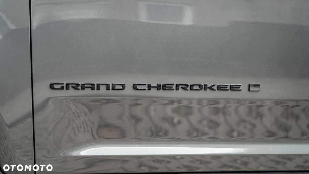 Jeep Grand Cherokee - 25