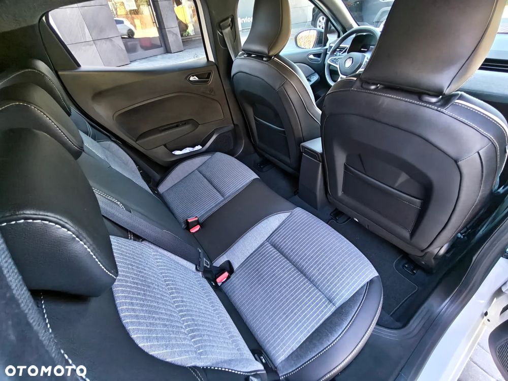 Renault Clio 1.6 E-TECH Full Hybrid 145 Techno - 24