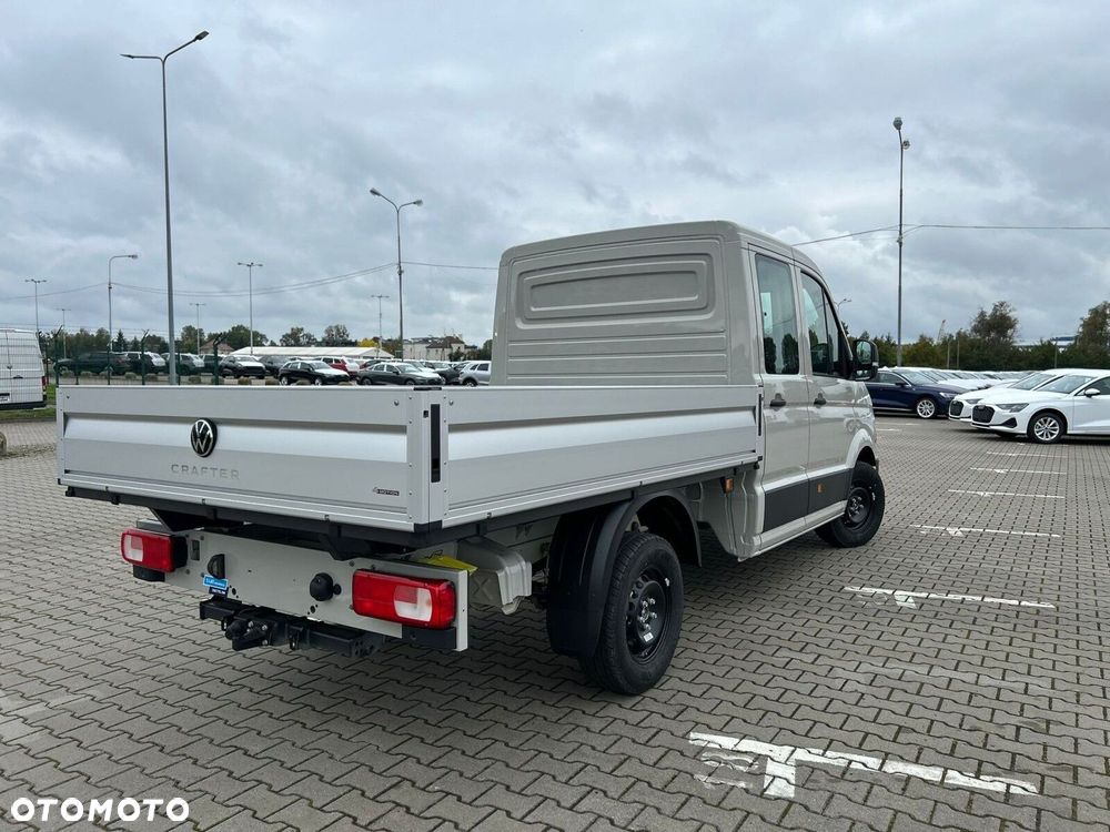 Volkswagen Crafter Crafter 35 Skrzyniowy z podwójną kabiną silnik: 2,0 l EU6 SCR 177 KM / skrzynia biegów: 4MOTION automatyczna 8-biegowa rozstaw osi: 3640 mm - 5
