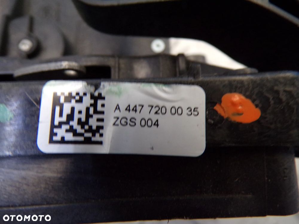 ZAMEK DRZWI PRAWY PRZÓD MERCEDES VITO W447 A4477200035 - 2