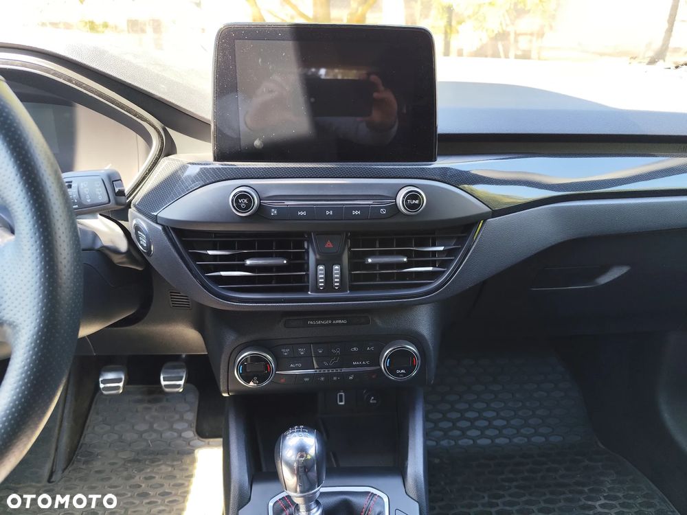 Ford Focus 1.0 EcoBoost Start-Stopp-System ST-LINE STYLE - 34