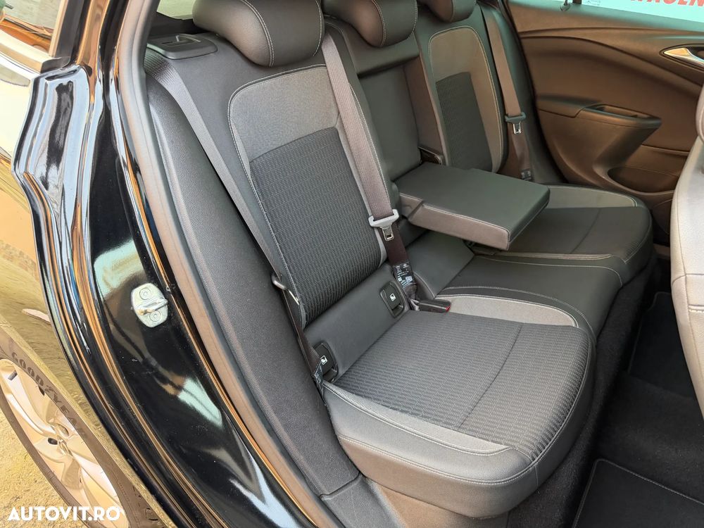 Opel Astra 1.2 Turbo Start/Stop Sports Tourer Elegance - 27