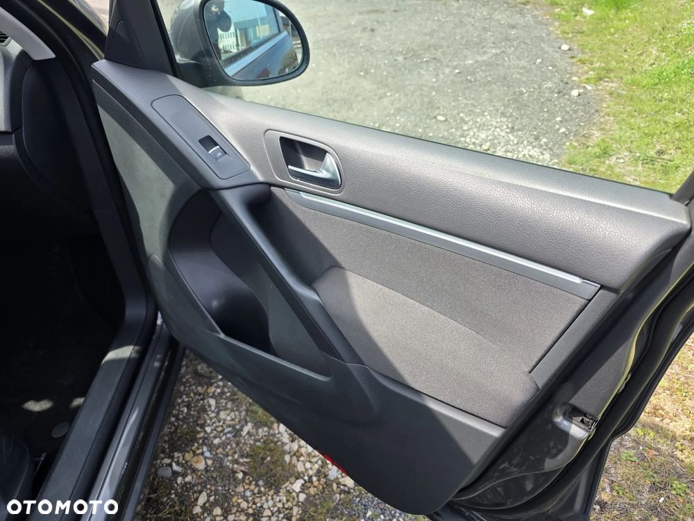 Volkswagen Tiguan - 16