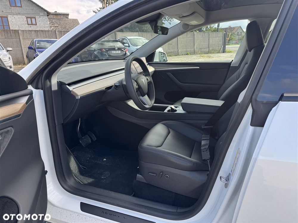 Tesla Model Y - 22