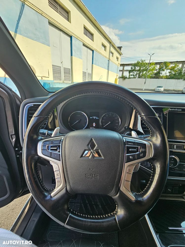Mitsubishi Outlander PHEV 2.4 L 4X4 Instyle - 19