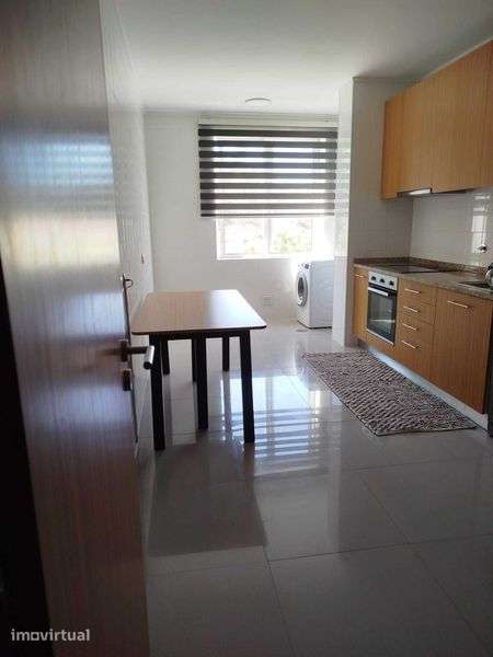 Apartamento T2 em Pedroso – Excelente Exposição Solar e Acessos - Grande imagem: 4/9