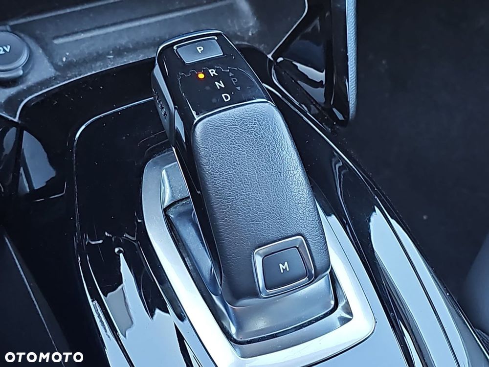 Peugeot 2008 PureTech 130 Allure S&S EAT8 - 26