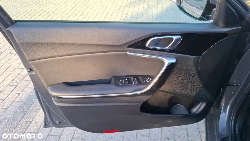 Kia Ceed 1.4 T-GDI DCT OPF Platinum Edition - 15