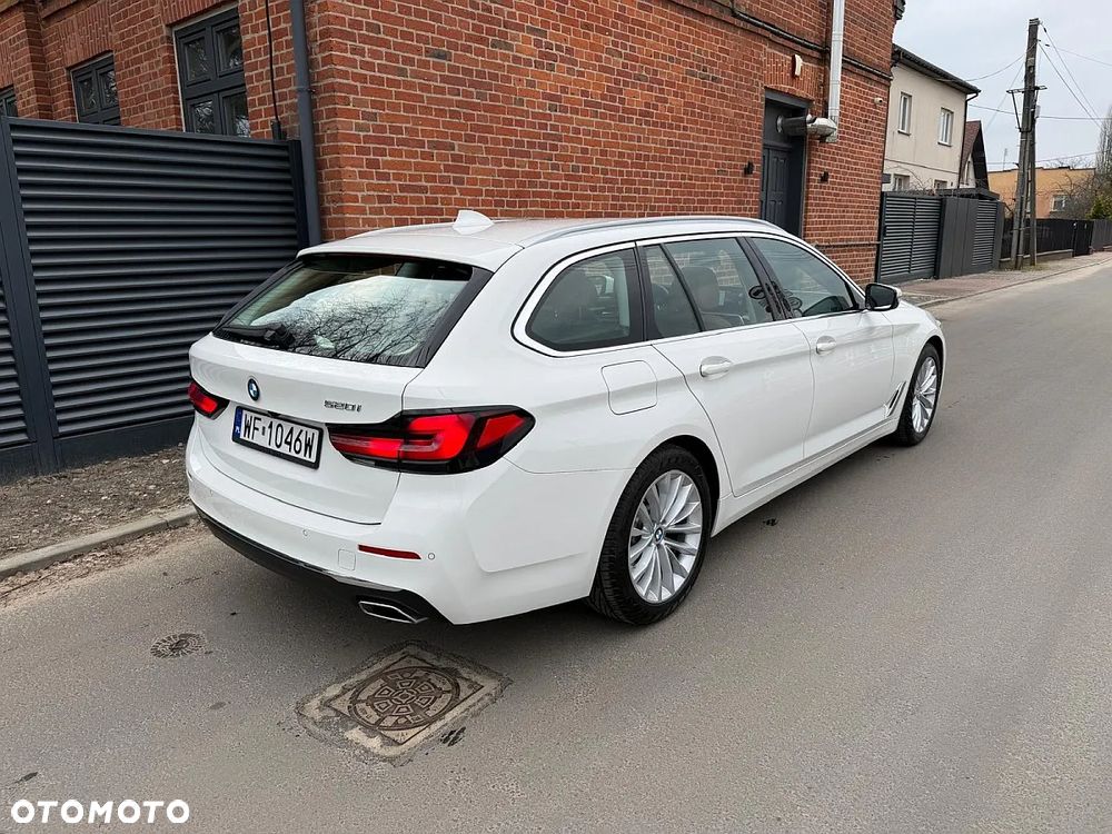 BMW Seria 5 520i GPF Luxury Line sport - 4