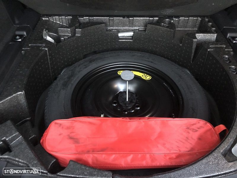 Land Rover Discovery Sport 2.0 eD4 HSE - 26