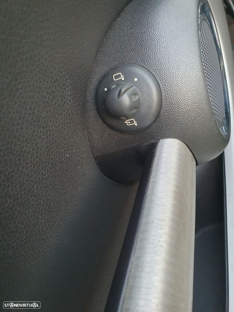 MINI 3 Portas Cooper D - 26