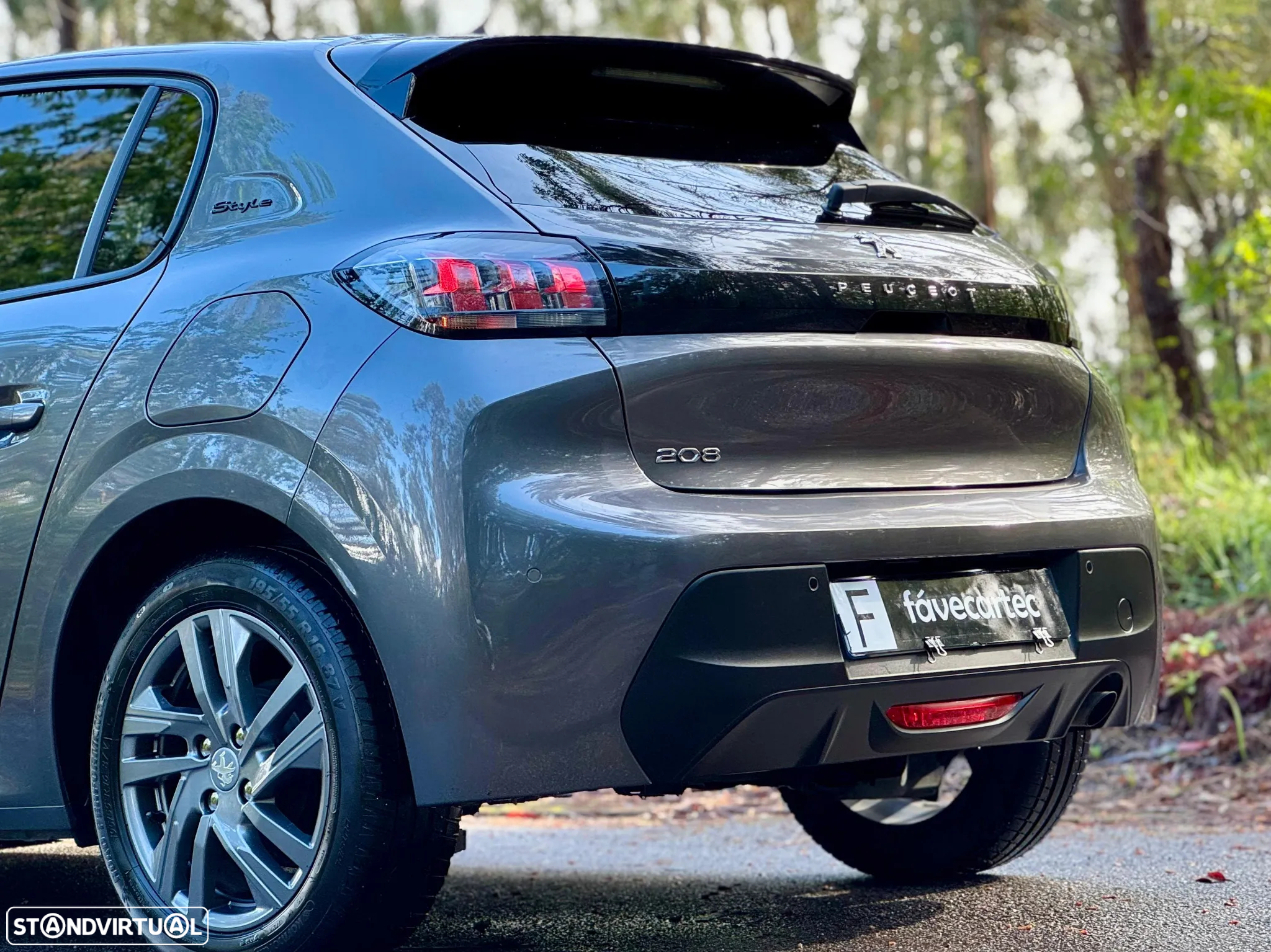 Peugeot 208 1.2 PureTech SE Style - 24