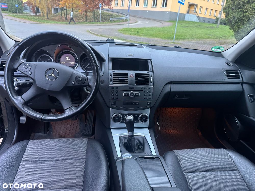 Mercedes-Benz Klasa C 180 T CGI BlueEFFICIENCY Avantgarde - 11