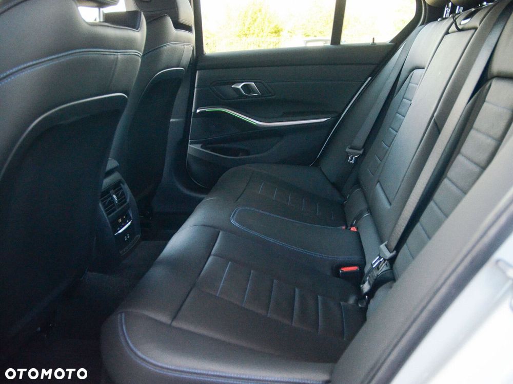 BMW Seria 3 - 35