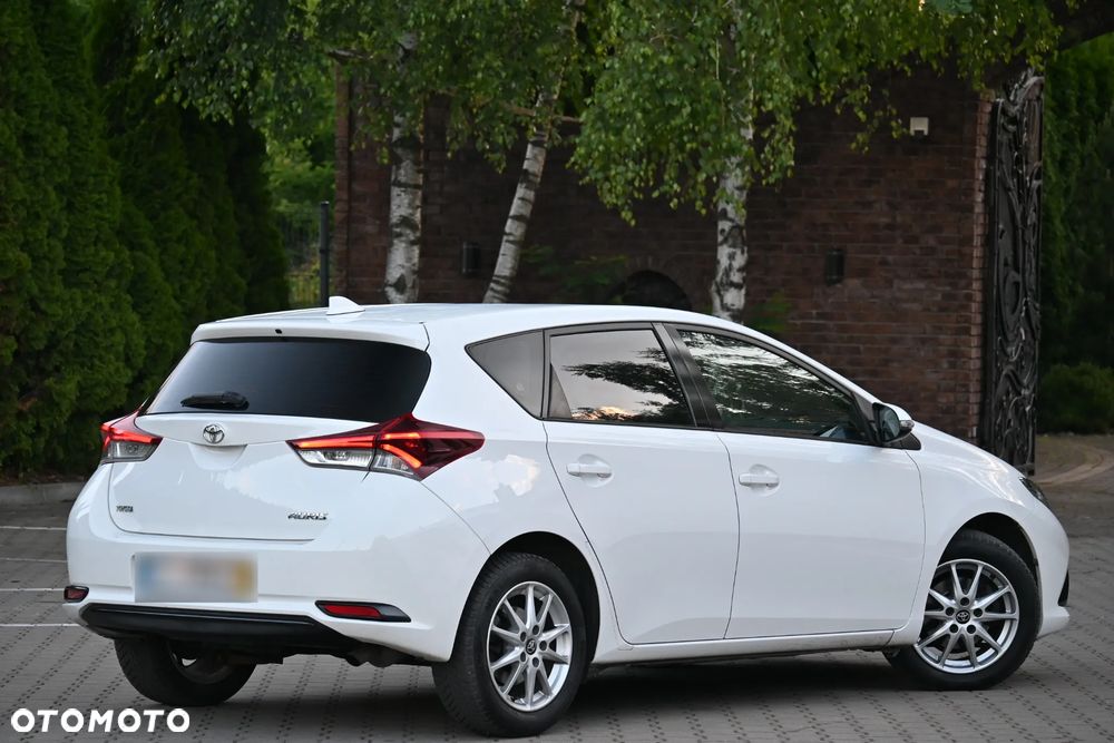 Toyota Auris 1.33 VVT-i Premium + - 18