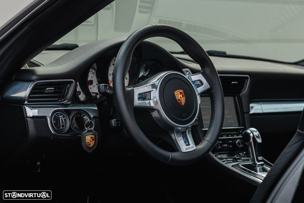 Porsche 911 (991) Carrera 4 Cabriolet PDK Black Edition - 44
