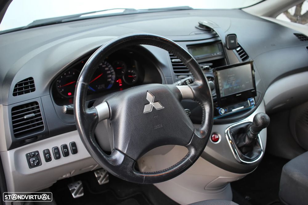 Mitsubishi Grandis 2.0 DI-D Sport - 10