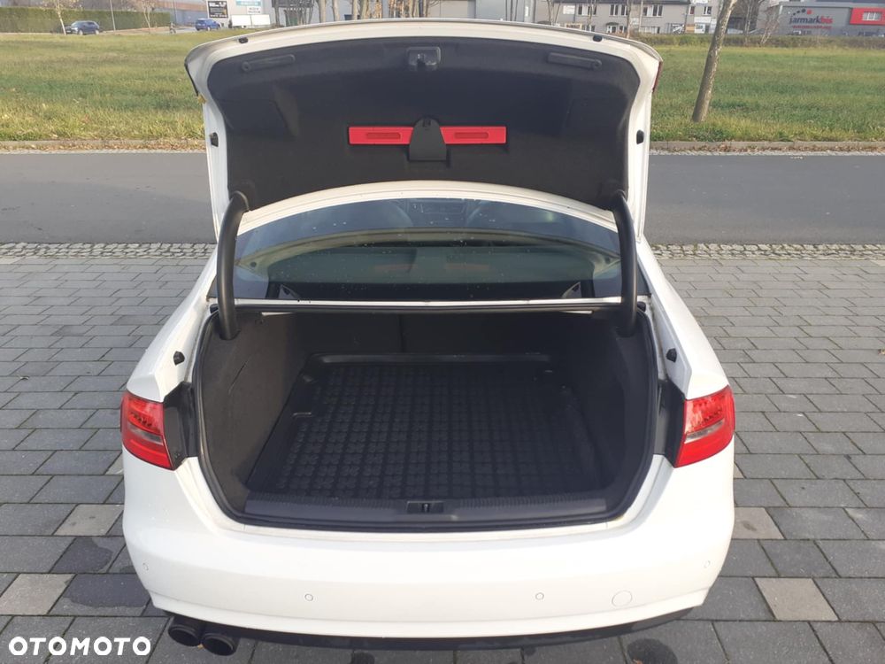 Audi A4 Limousine - 10