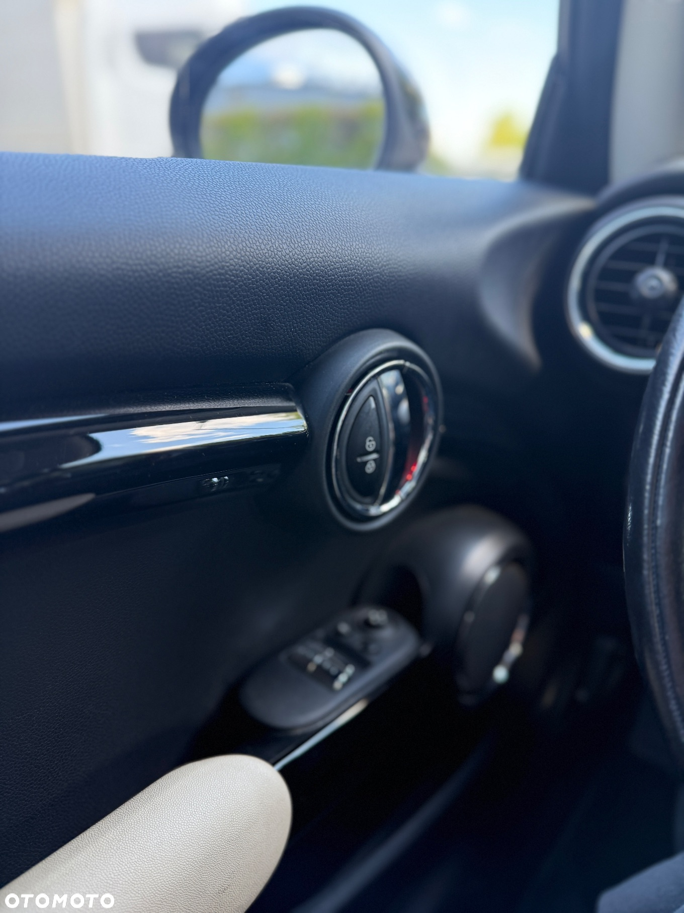 MINI Cooper Standard - 12