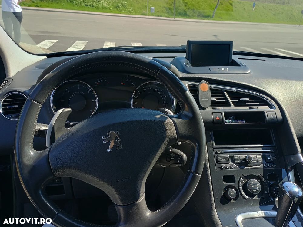 Peugeot 3008 1.6 HDI FAP BVMP6 Confort Pack - 11