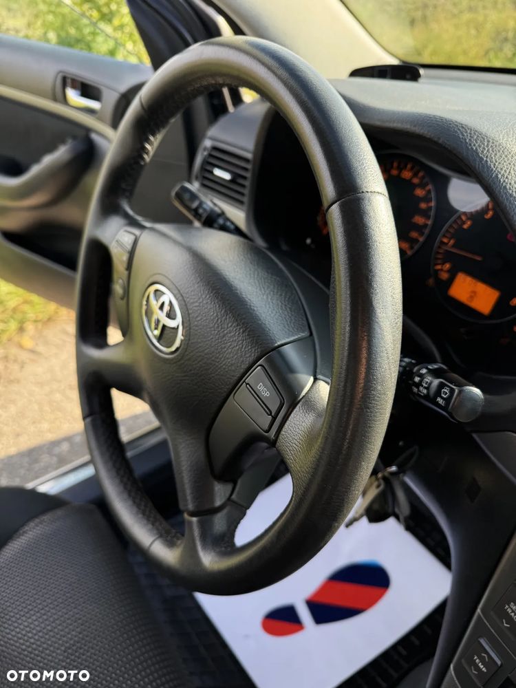 Toyota Avensis 1.8 VVT-i Sol Premium - 26