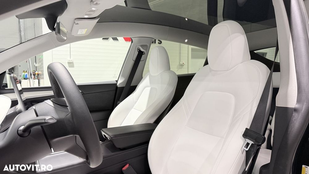 Tesla Model Y Performance Dual Motor AWD - 8