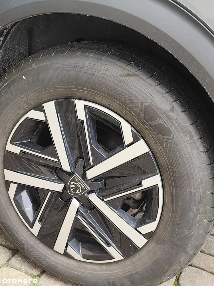 Peugeot 2008 50kWh Allure - 15