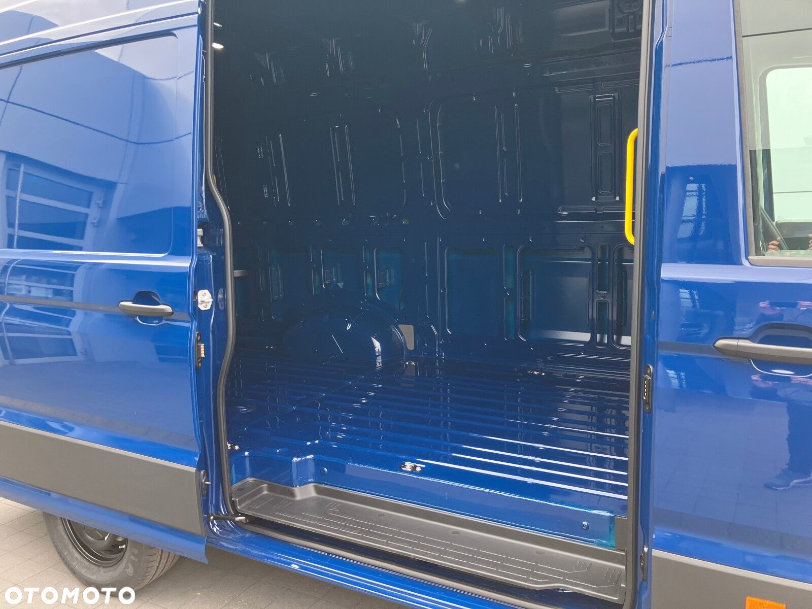 Volkswagen Crafter Crafter 35 Furgon, silnik: 2,0 l  130 kW, skrzynia biegów: napęd 4MOTION, automatyczna 8-biegowa rozstaw osi: 3640 mm - 11