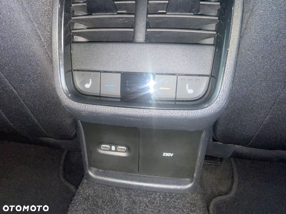 Skoda Octavia 2.0 TDI DSG RS - 23