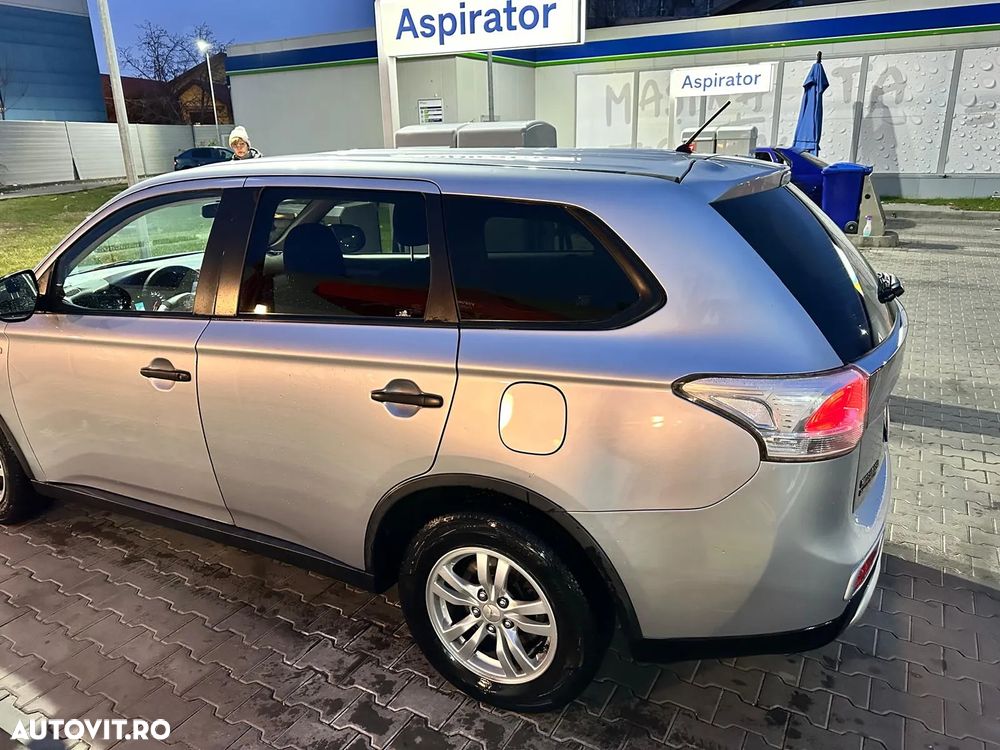 Mitsubishi Outlander - 4