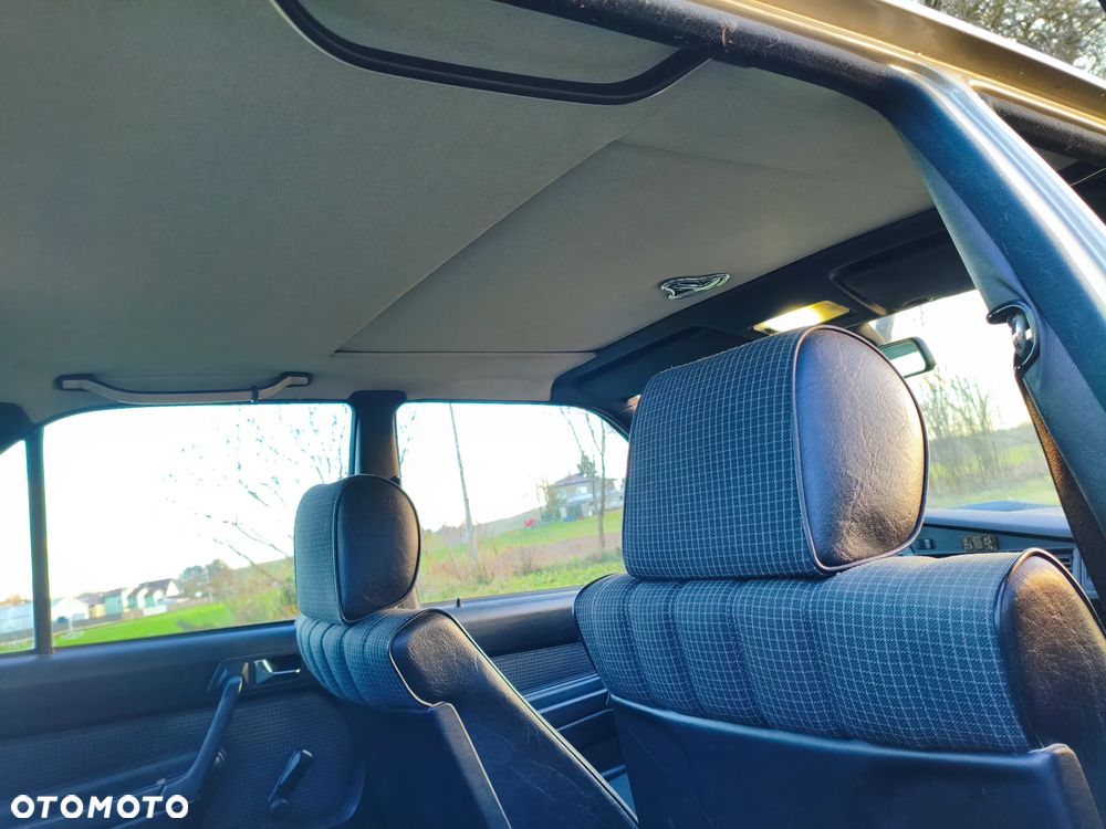 Mercedes-Benz W201 (190) - 12