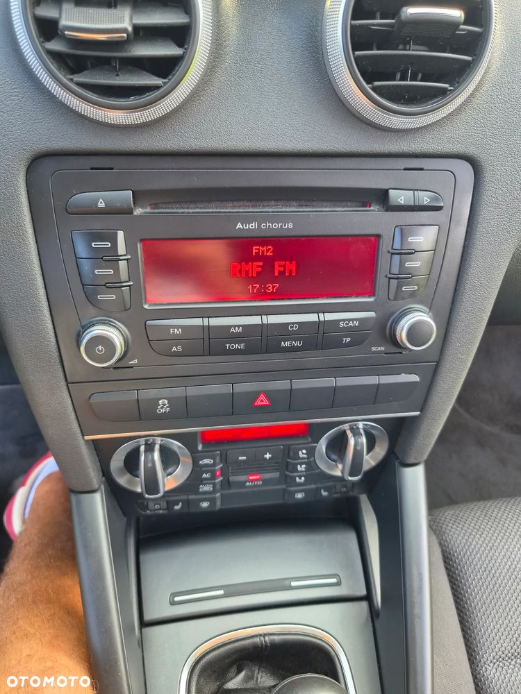 Audi A3 3-drzwiowe 1.6 TDI DPF Ambiente - 21