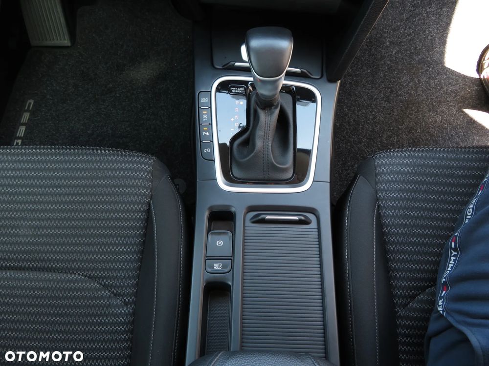 Kia Ceed 1.6 CRDi (48V Mild-Hybrid) DCT7 Spirit - 20