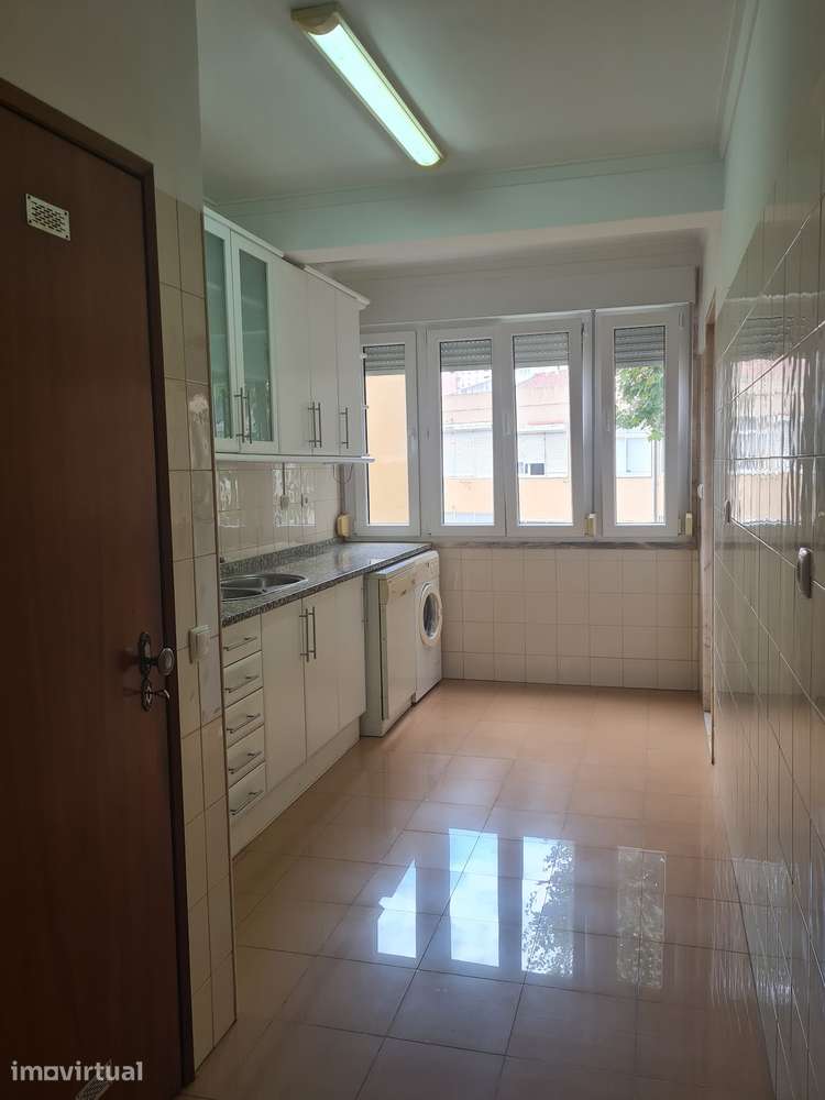 T2 Completamente remodelado à porta de Algés - Grande imagem: 4/15