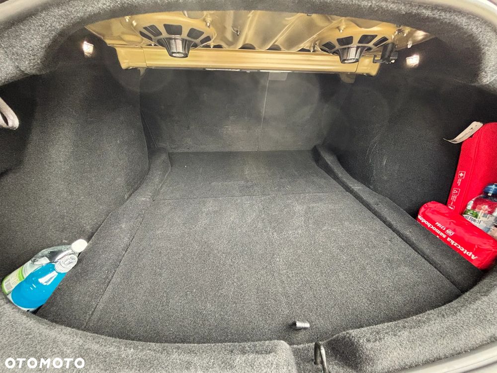 Tesla Model 3 AWD - 11