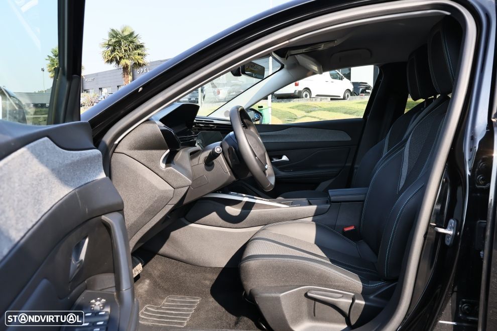 Peugeot 408 1.2 Hybrid Allure e-DCS6 - 16