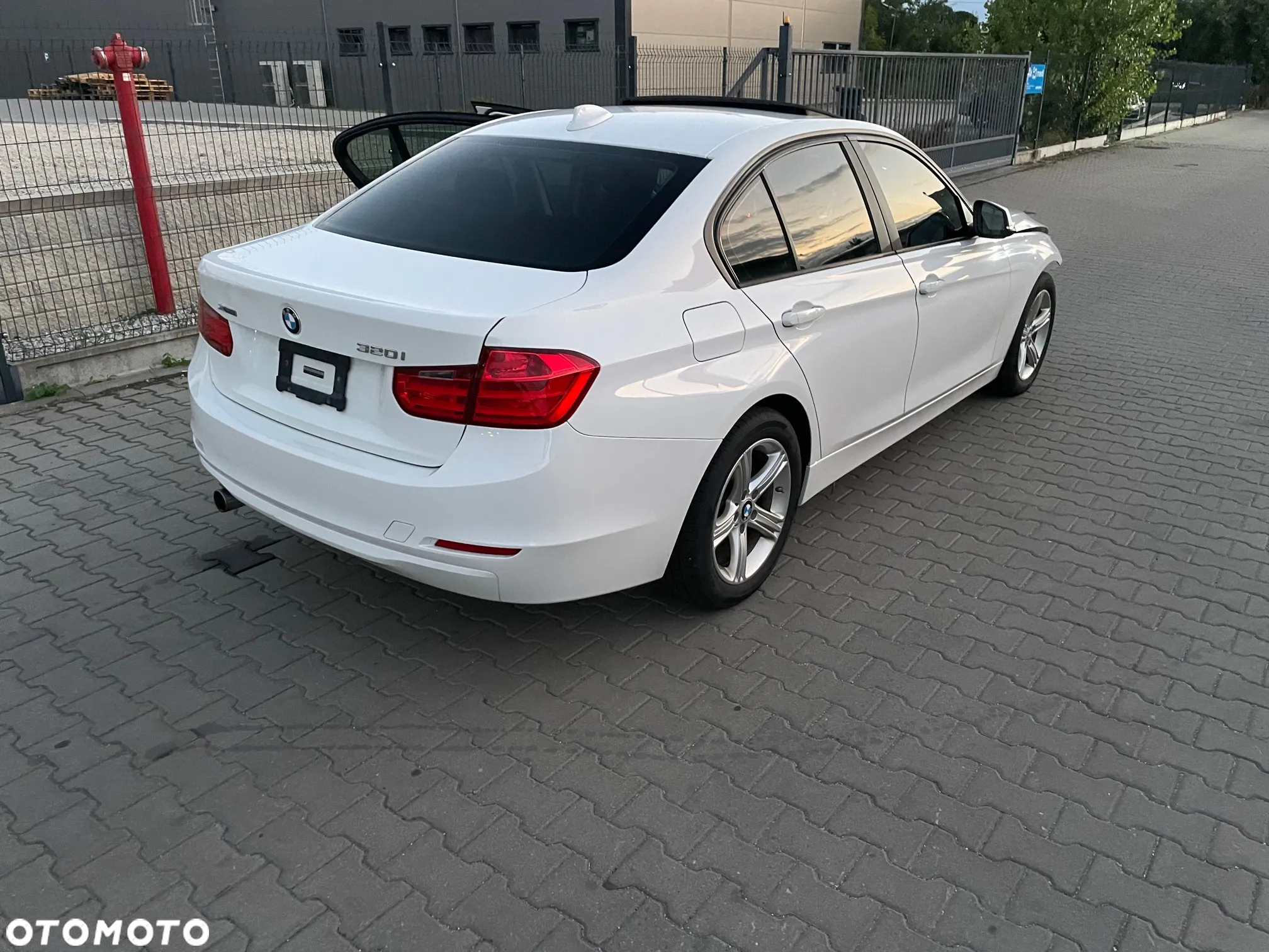 BMW Seria 3 320i - 14