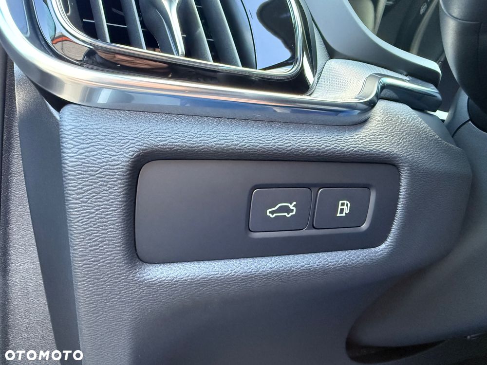 Volvo V60 T6 AWD Plug-In Hybrid Plus Dark - 31