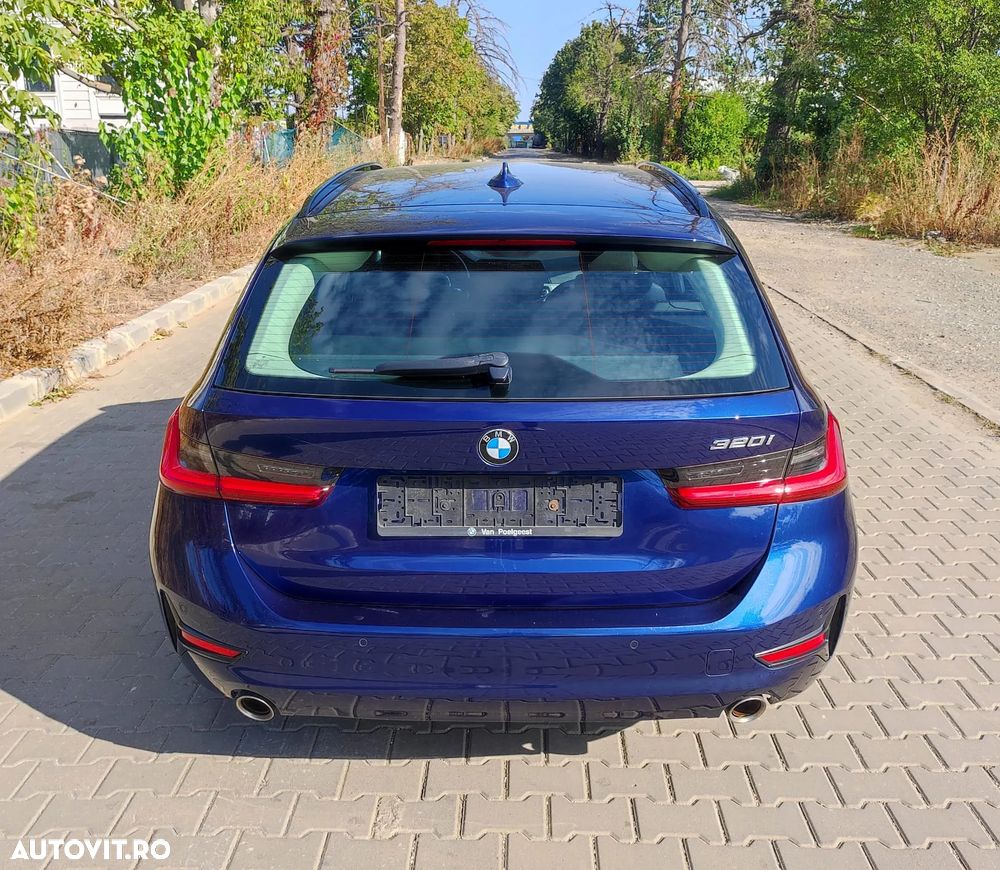 BMW Seria 3 320i Touring Aut. - 4
