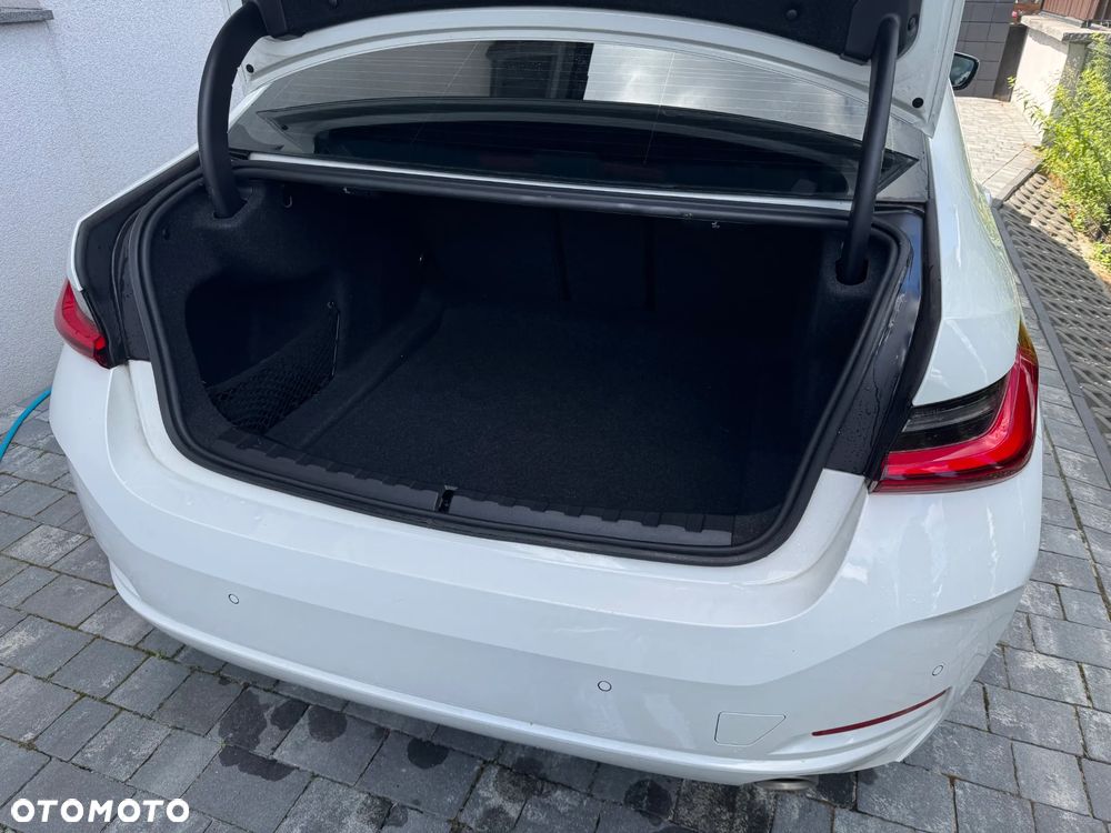 BMW Seria 3 318i - 4