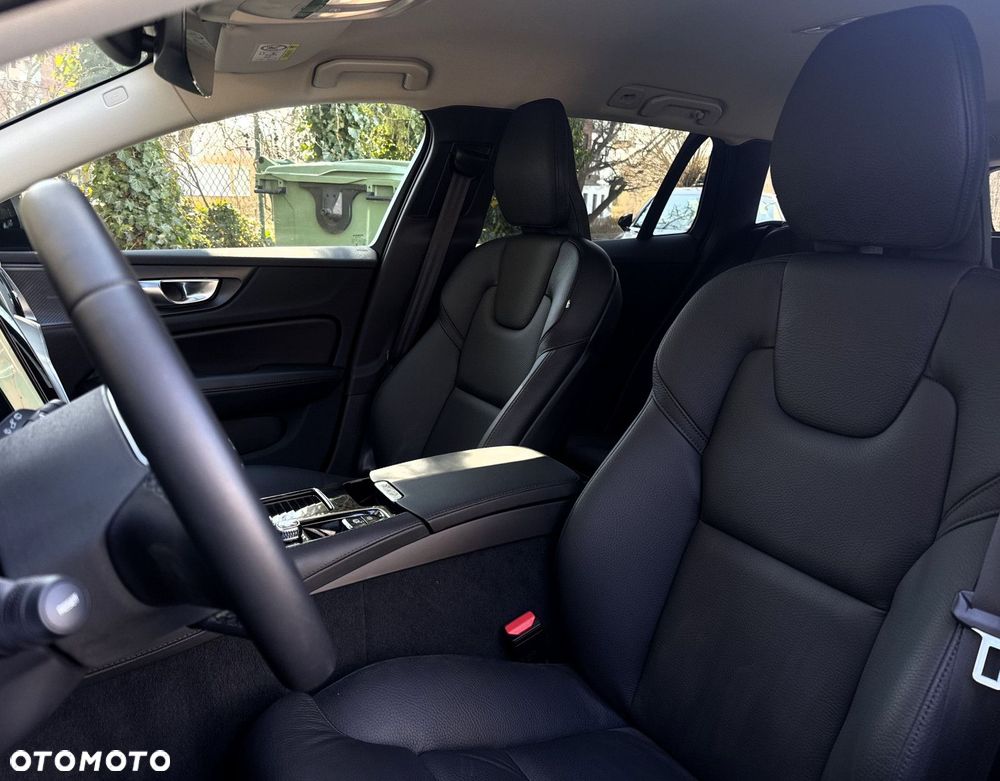 Volvo V60 2025
