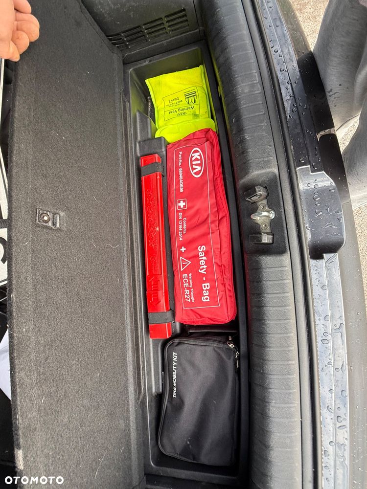 Kia Niro 1.6 GDI PHEV 2WD OPF Edition 7 - 17