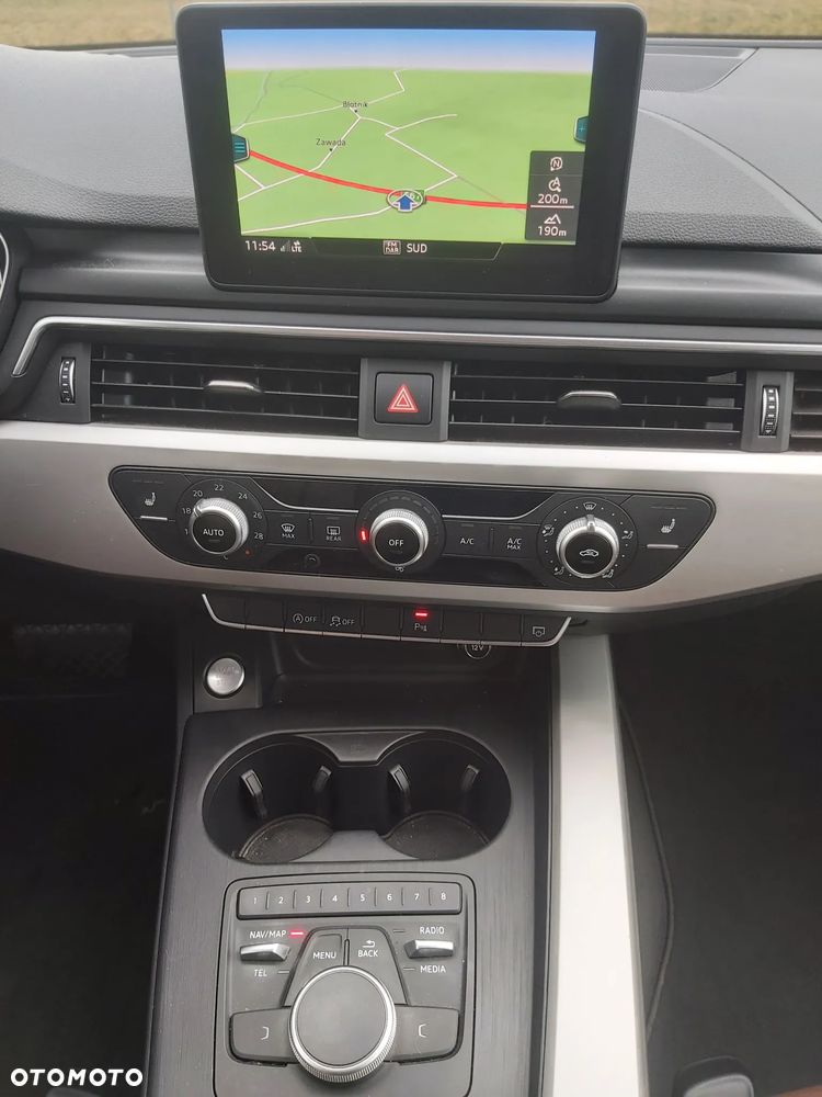 Audi A4 Limousine 30 TDI S tronic design - 31