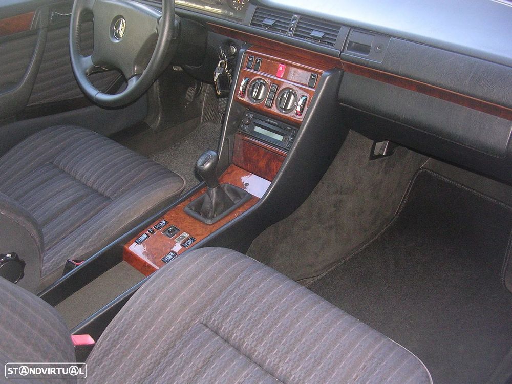 Mercedes-Benz W124 (1984-1997) 200 CE - 16