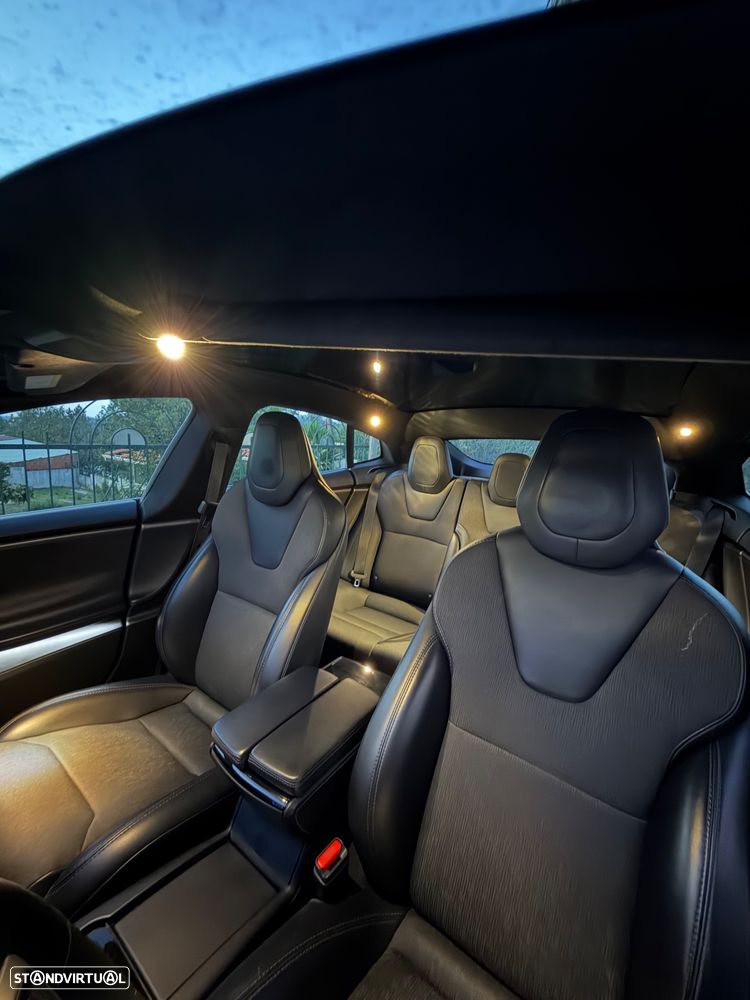 Tesla Model S - 9