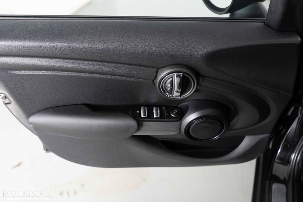 MINI 5 Portas One D - 17